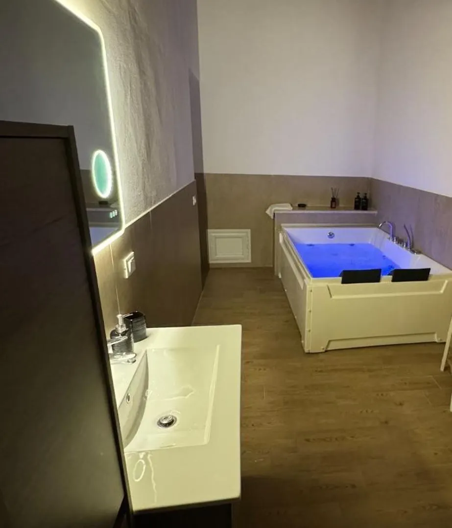 Ballaro Suite Apartment contacts